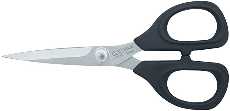 Tijeras Kai - 13,5cm - Serie 5 - Asun Dominguez Academia de Moda